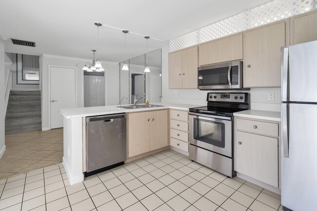 Building Photo - 8159 Andover Ct