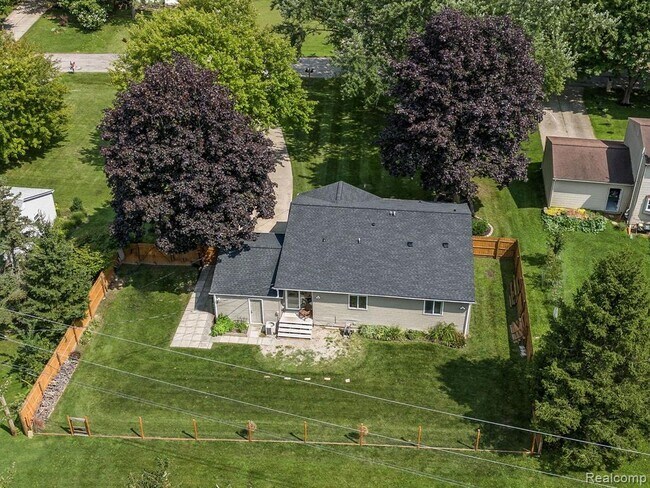 Building Photo - 3500 Fieldview Ave