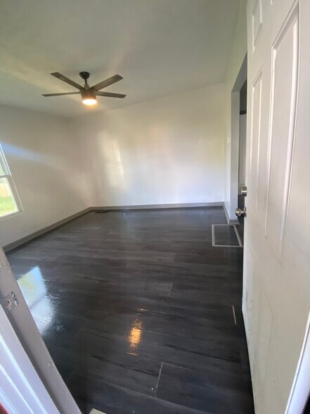 Building Photo - 848 Lovett Pl