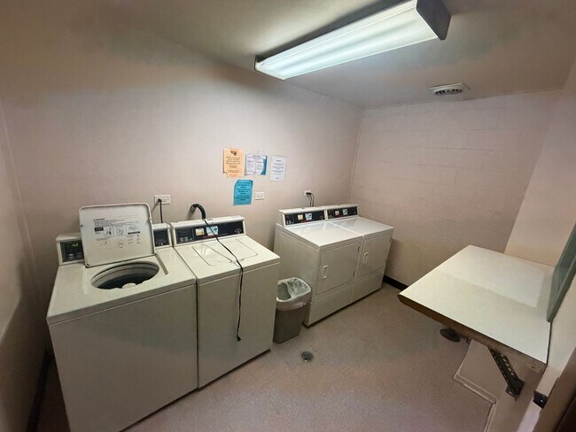 Building Photo - 1000 Bayside Dr.  2378