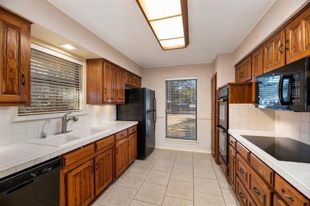 Building Photo - 922 Kingston Dr