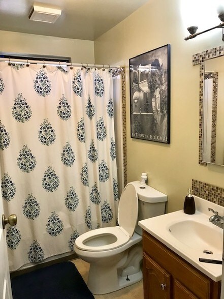 Building Photo - 462 Adams St