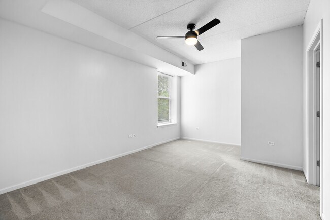 Building Photo - 77 N Quentin Rd