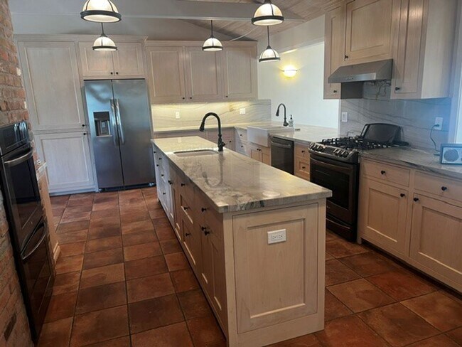 Building Photo - 1701 Calzada Ave