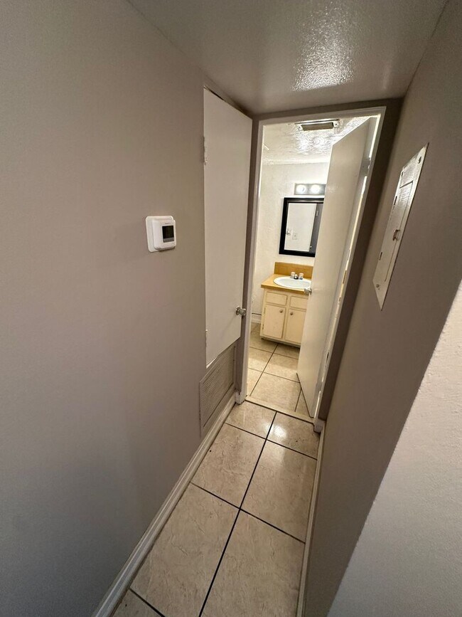 Building Photo - FAST APPROVAL !  1 bed 1 bath at green tee...