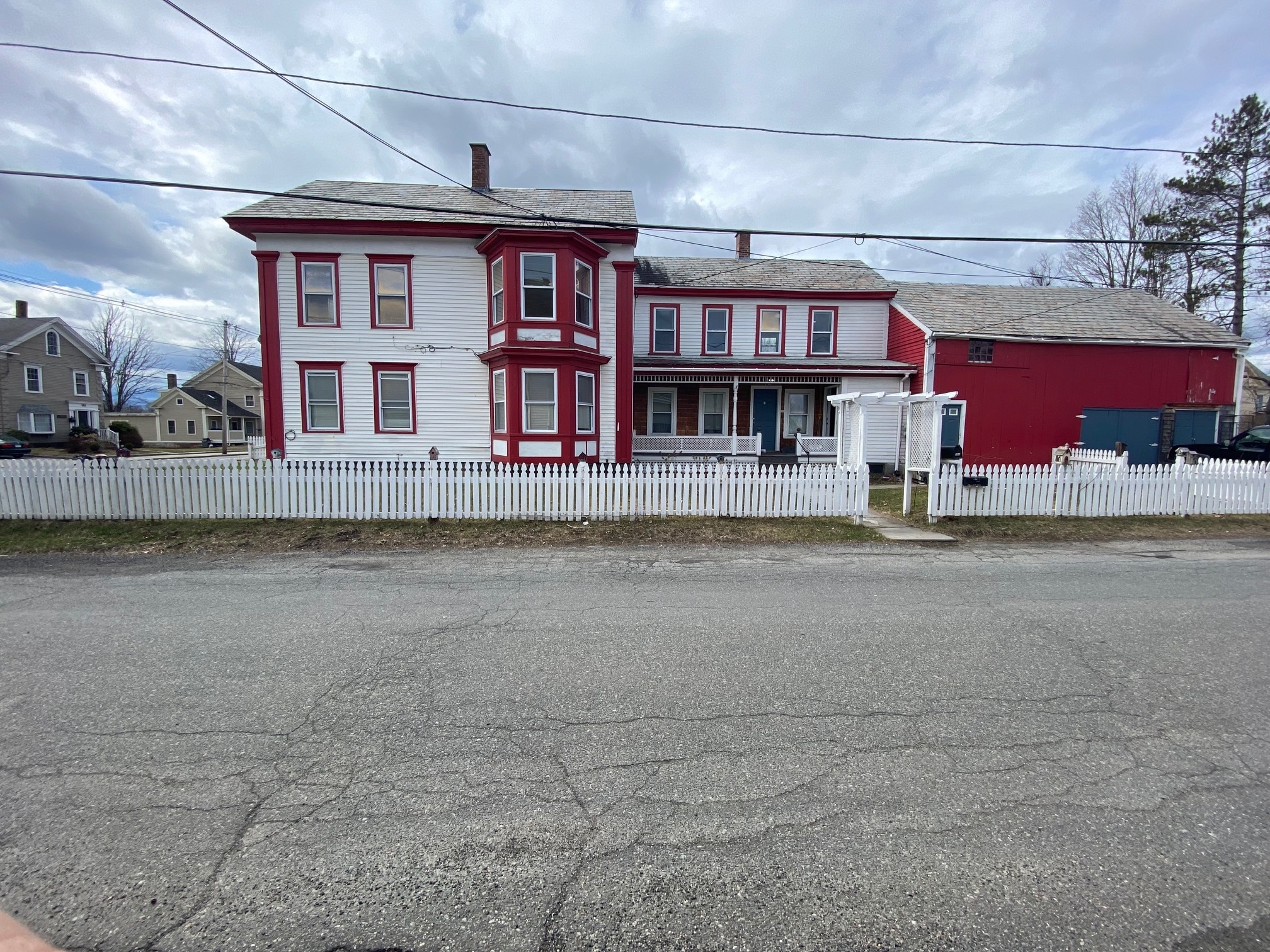 Building Photo - 196 Main St