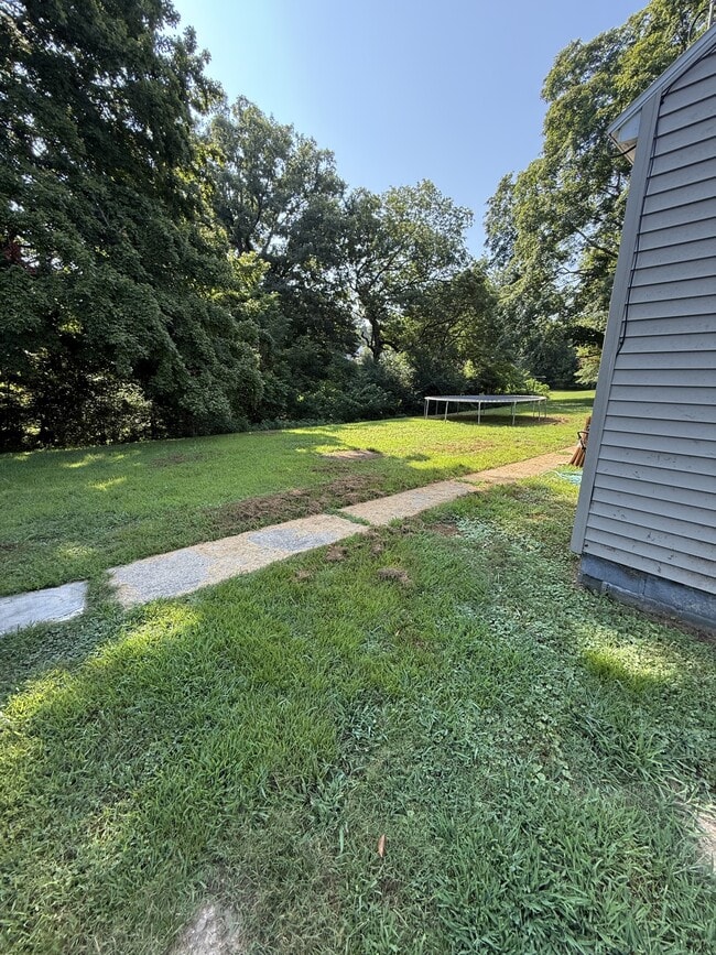 Building Photo - 347 S Cedar St