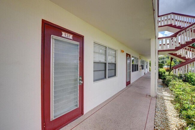 Building Photo - 137 Fanshaw D