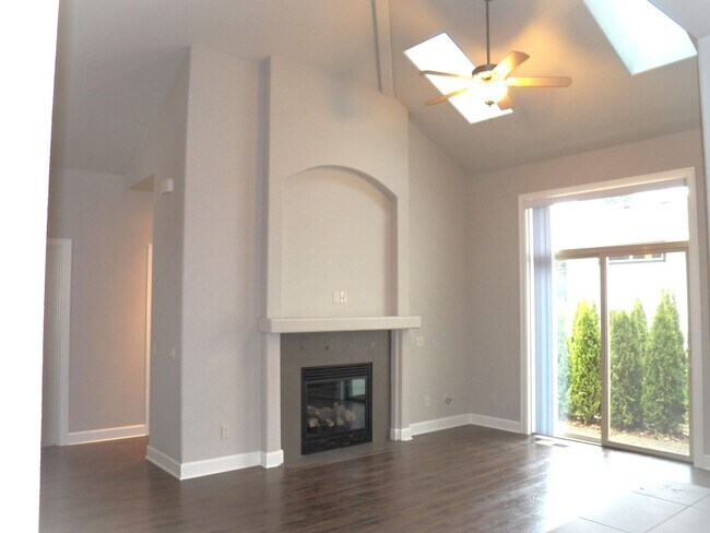 Building Photo - Modern Home in SW Portland