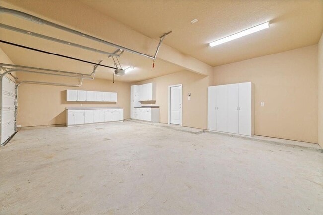 Building Photo - 2051 Brodie Ln