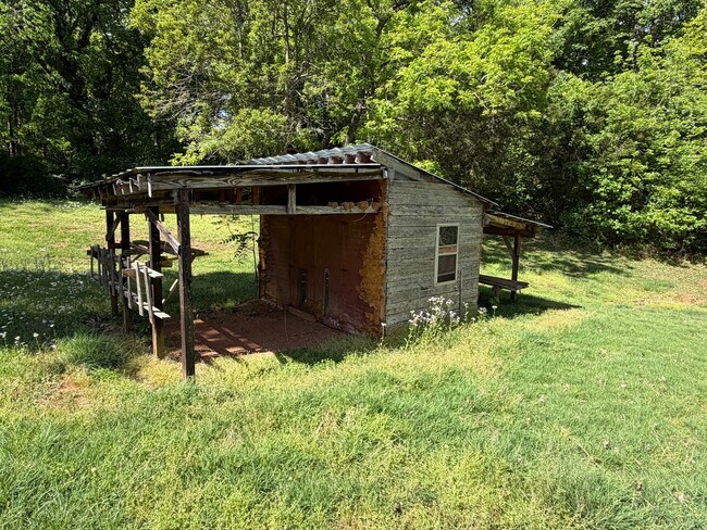 Building Photo - Hamptonville - HWY 901 - 3 Bedroom/ 1 Bathroom