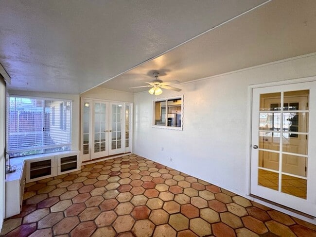 Building Photo - 55+ 2 bedroom 2 bathroom Sun City home for LEASE!