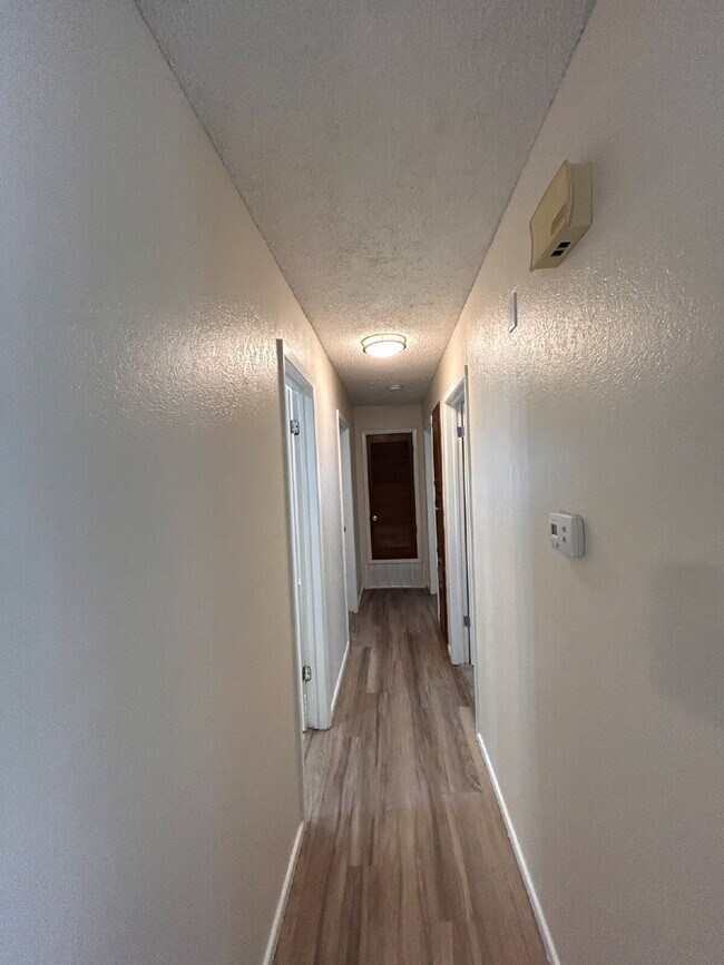 Building Photo - Updated 3/2/1 duplex in Northwest Lubbock.