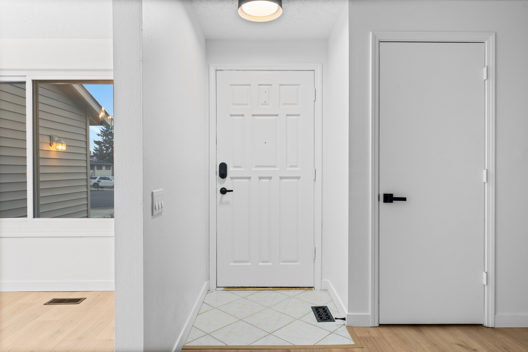 Building Photo - 3036 SE Lewis Ct