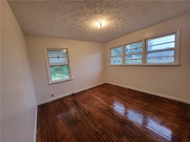 Building Photo - 873 Ell St