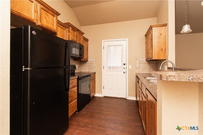 Building Photo - 401 Sladecek Dr