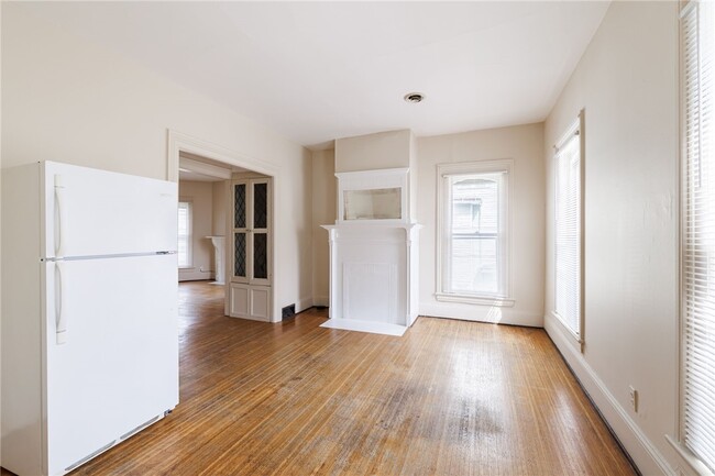 Building Photo - 18 Vick Park B