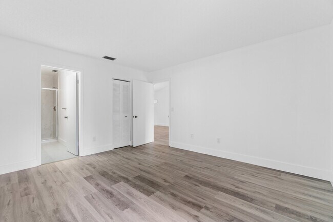 Building Photo - 5151 W Club Cir
