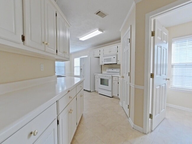 Building Photo - 1725 Tamarind Way