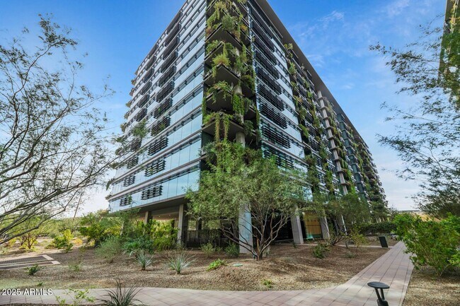 Building Photo - 7180 E Kierland Blvd