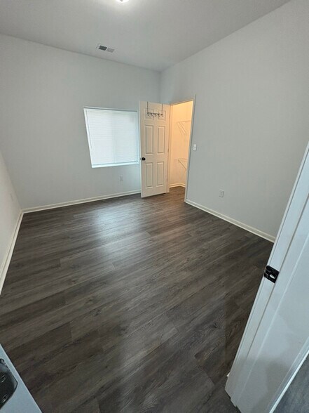 Building Photo - 515 Grove St