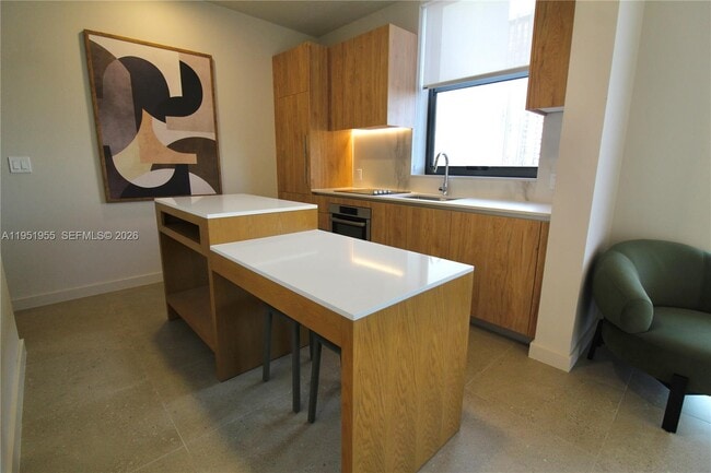 Building Photo - 698 NE 1st Ave