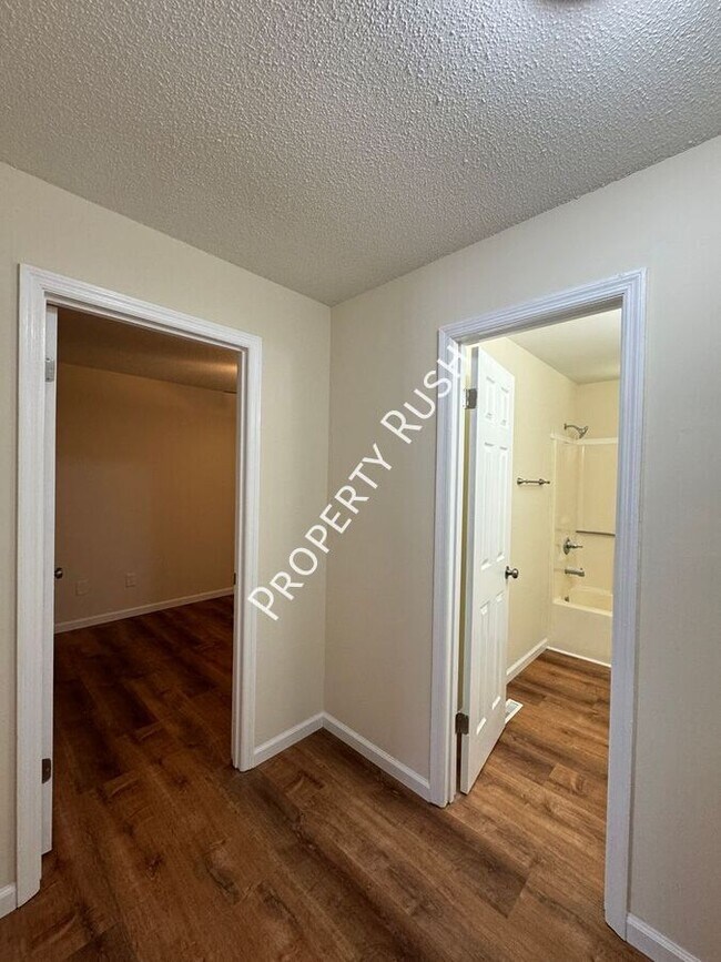 Building Photo - 1511 Rustic Dr