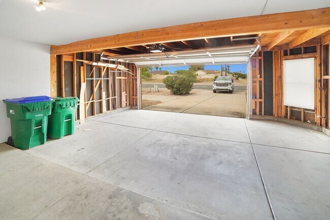 Building Photo - Southwest Area -3 bedroom, 2 bath Home wit...