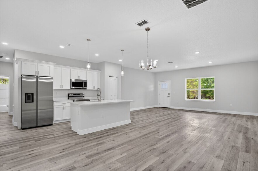 Building Photo - 7938 N Maltese Dr