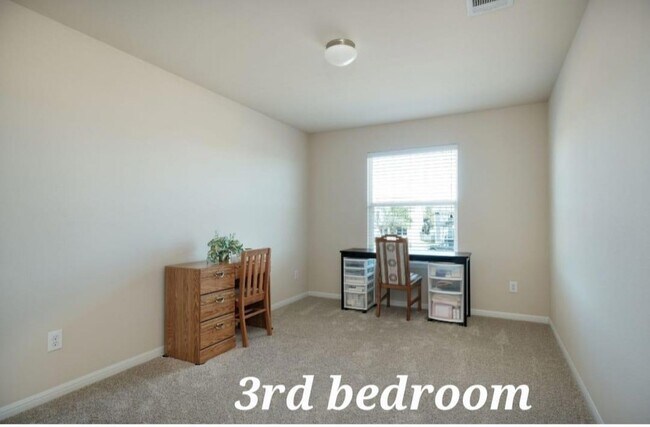 Building Photo - 219 Tulip Trail Bend