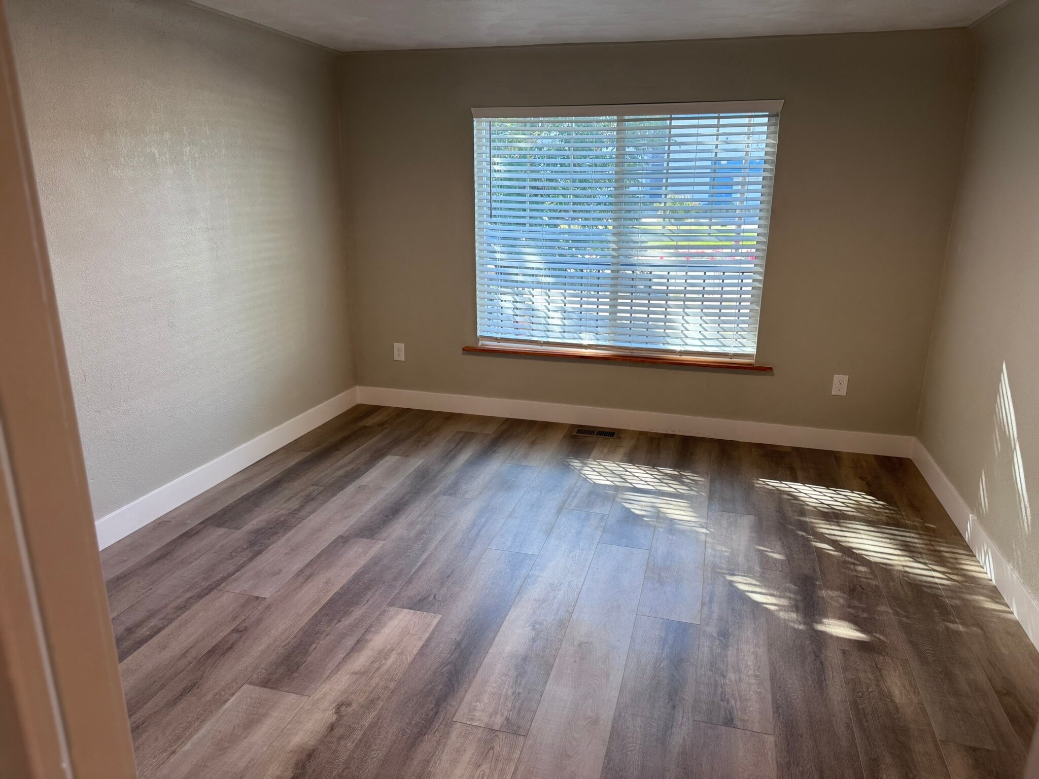 Living Room - 5190 Washington St