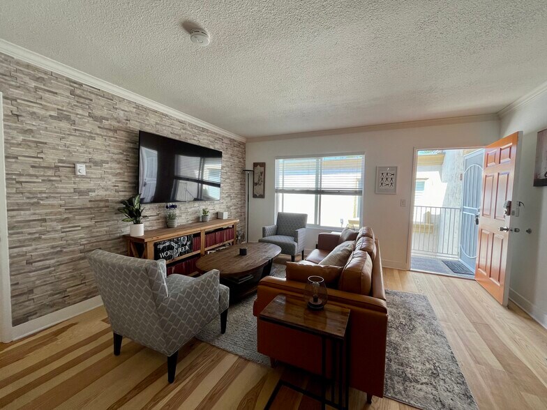 Building Photo - 1085 12th St