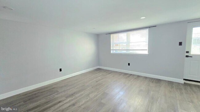 Building Photo - 4214 Carteret Dr