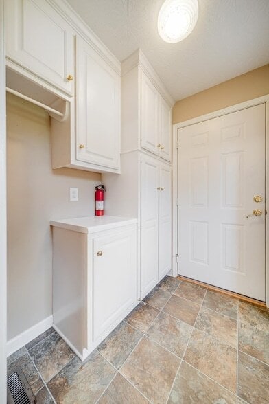 Building Photo - 133 Abbey Rd