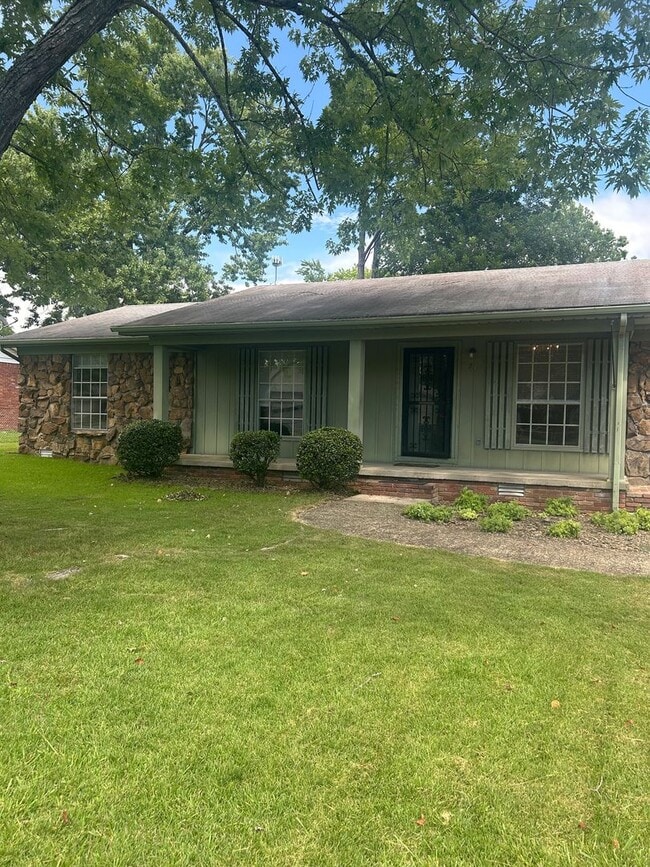 Building Photo - Contact Peggy Goodman 501 676 1758