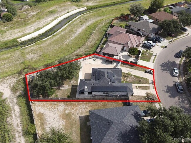Building Photo - 28 Silver Oak Ave