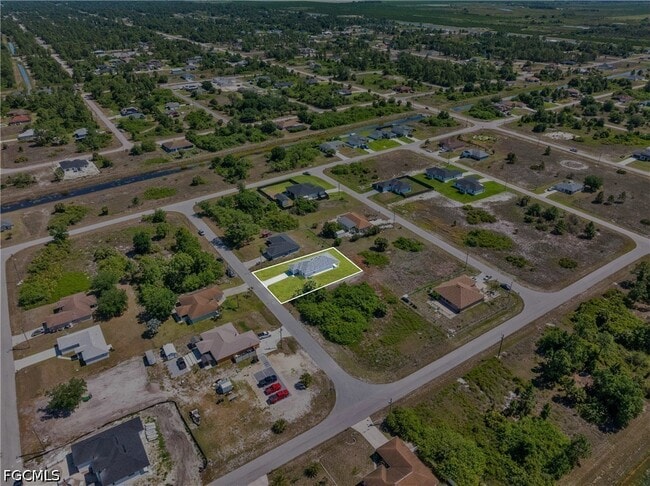 Building Photo - 917 Margaret Ave S