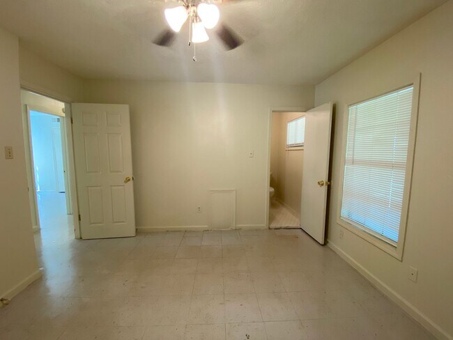 Building Photo - 4060 Stowe St