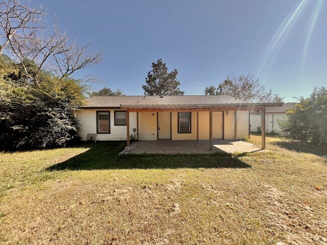 Building Photo - Super house on large private lot