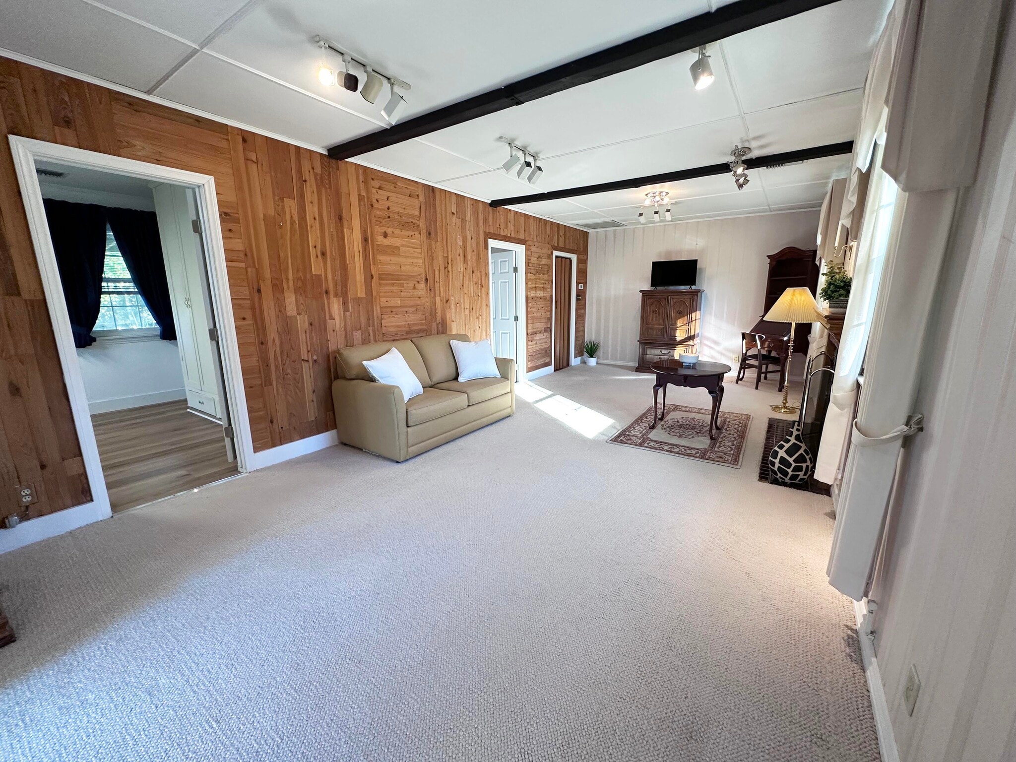 Building Photo - 7445 Orion Ave