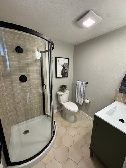 Building Photo - 2327 Don St