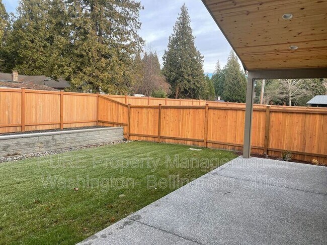 Building Photo - 1365 Wds Pt Lp