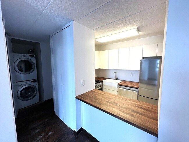 Building Photo - 97-12 63rd Dr