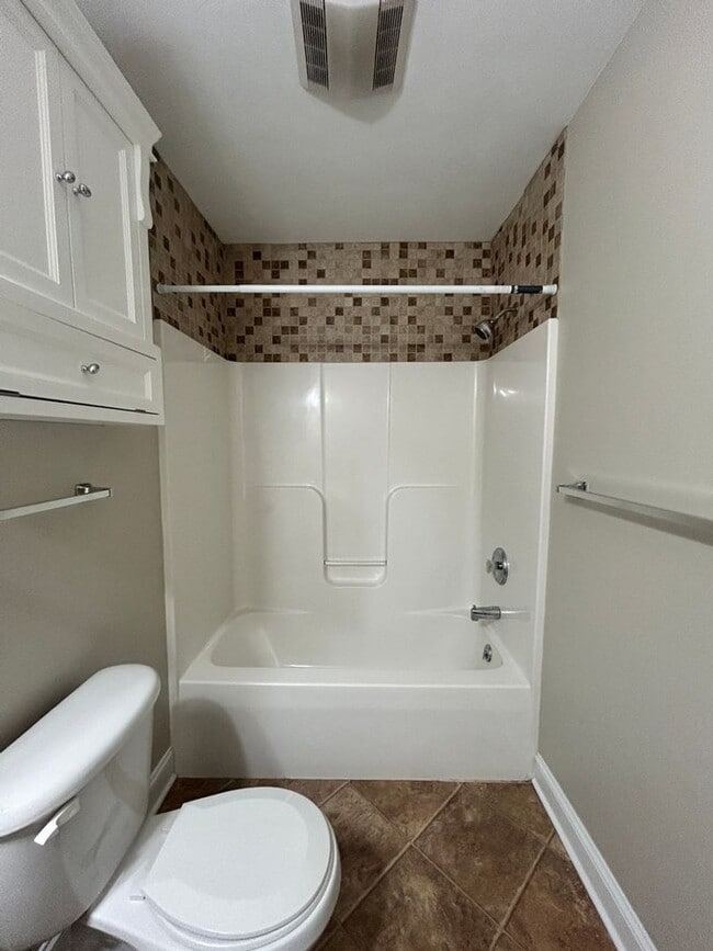 Building Photo - Like New Townhome in Old SW! Close to Cari...