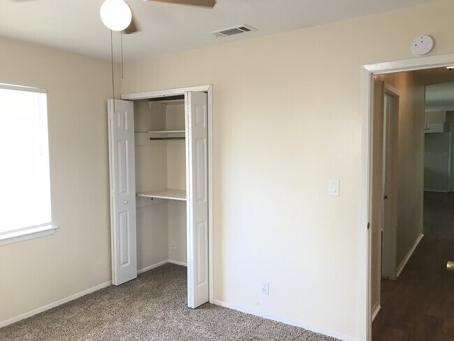 Building Photo - 5874 Castle Run Dr