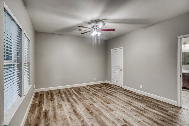 Building Photo - 6006 Lovage Ave