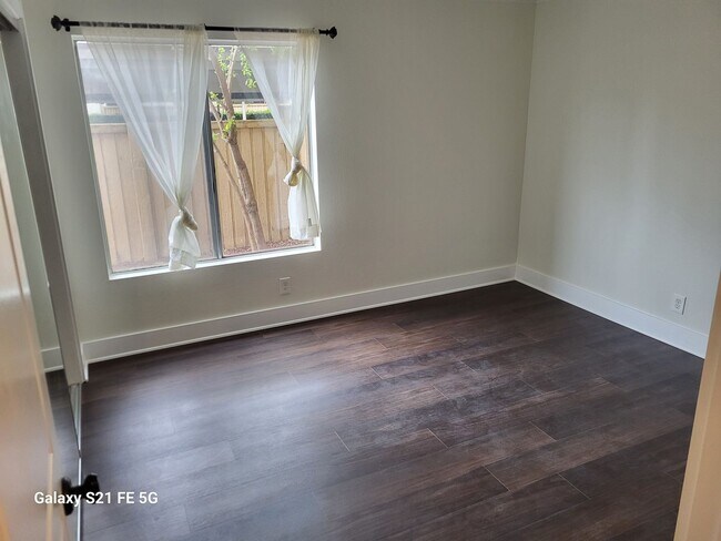 Building Photo - NEW PRICE REDUCTION!!! Beautiful Condo: 3 ...