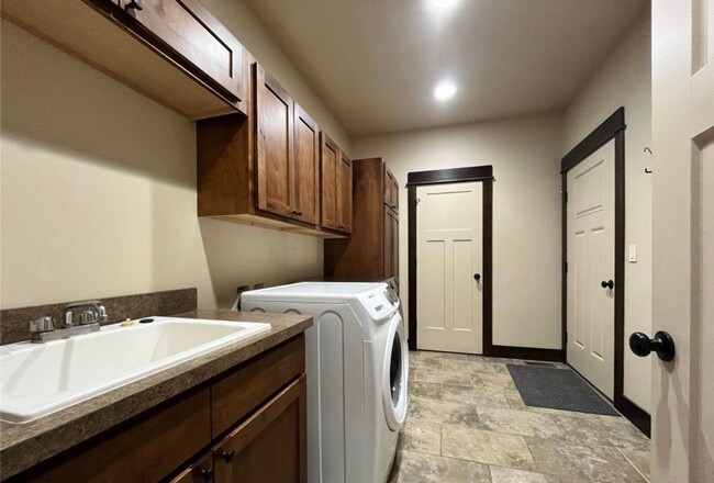 Building Photo - Charming 4-Bedroom Home with Spacious Lawn in Bozeman, MT!