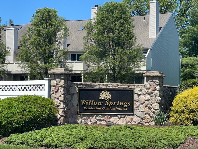 Building Photo - 52 Willow Springs