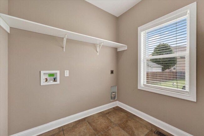 Building Photo - 3710 Windhaven Ct